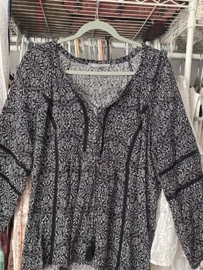 Daniel Rainn Black and White Floral Printed Blouse